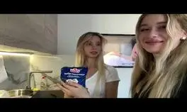 ИНСТ РИНА И КРИСТИНА ГОТОВЯТ ШАРЛОТКУ